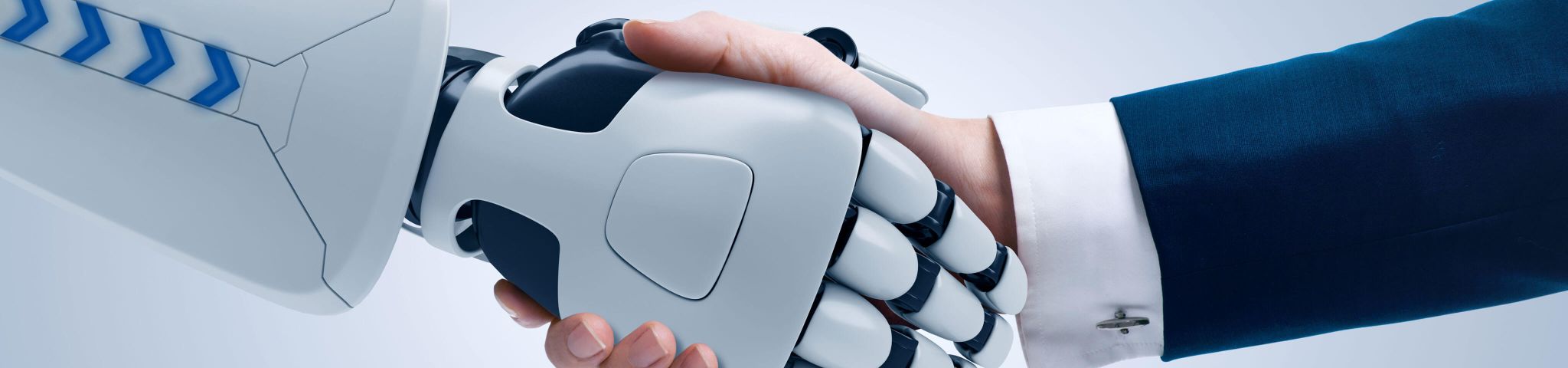 Roboter Hand schüttelt Hand eines menschlichen Geschäftsmann für Polarixpartner Produkt & Innovationsmanagement - Product & Innovation Management