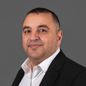 https://rolandbergerprod-media.e-spirit.cloud/b967125f-df72-4ad3-ab2f-637f1881fa46/personen/Hassan-EL_Bouloumi-2.jpg