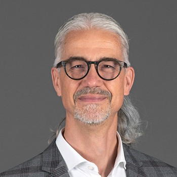 https://rolandbergerprod-media.e-spirit.cloud/b967125f-df72-4ad3-ab2f-637f1881fa46/personen/Sven_Hilgenstock.jpg